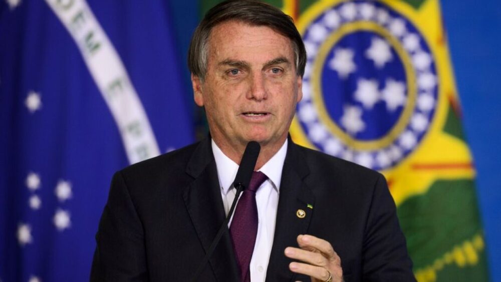 Urgente - Bolsonaro quebra o silêncio e diz, em coletiva, que irá ''respeitar a Constituição'' e agradece eleitores