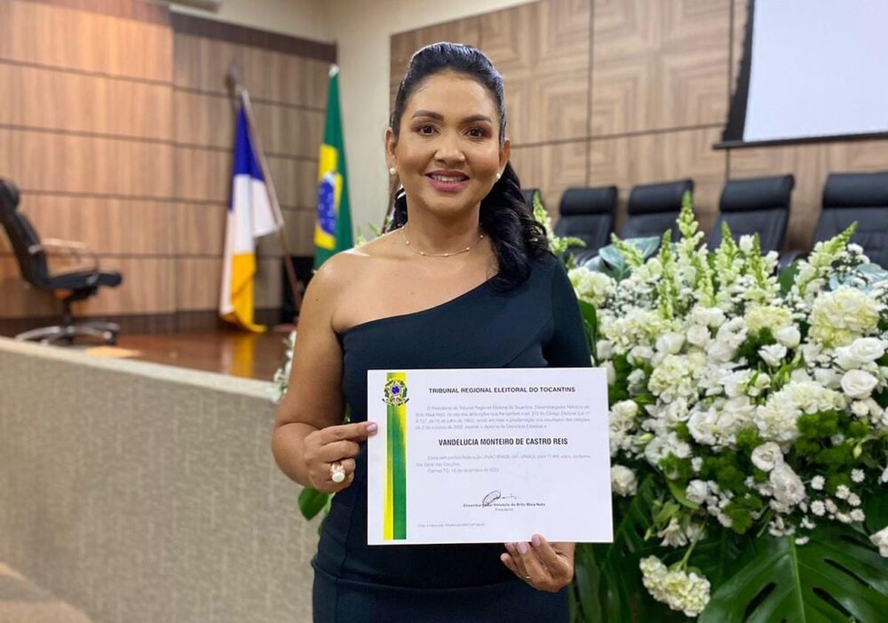 Reeleita, deputada estadual Vanda Monteiro é diplomada durante Sessão Solene realizada pelo TRE em Palmas: ''Me sinto honrada e motivada''