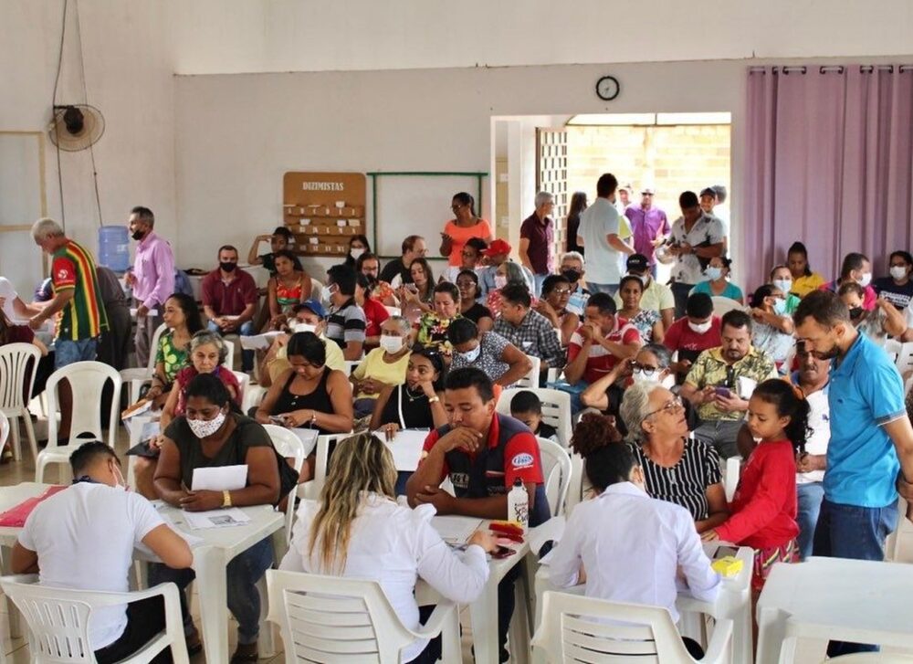 Em Palmas, governo estadual beneficia mais de 300 famílias em mutirão de cadastro social no setor Universitário