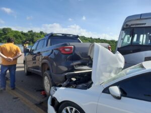 Acidente na Av. Teotônio Segurado, em Palmas, deixa motociclista ferido e trânsito congestionado na região sul da Capital; saiba detalhes
