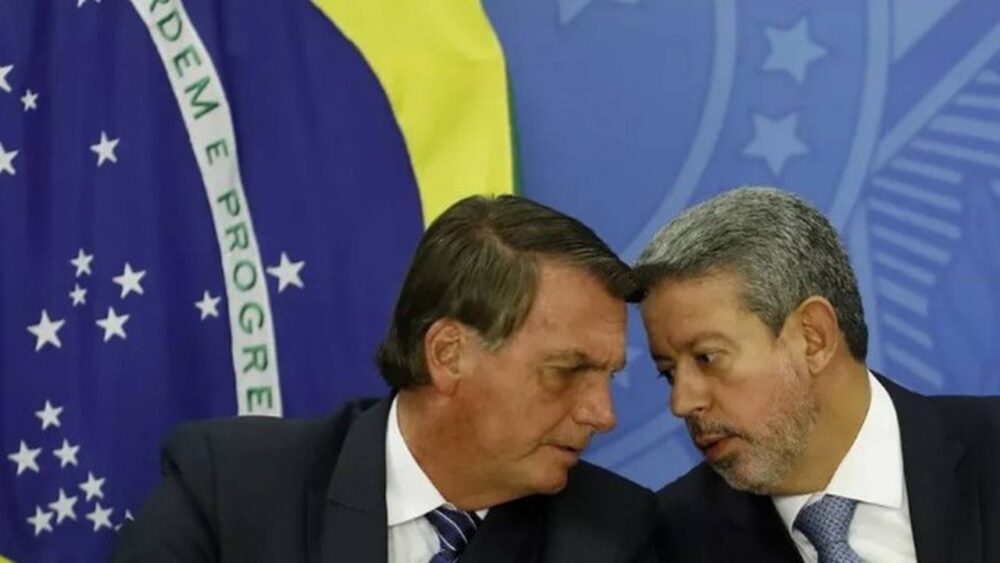 Lira concede aposentadoria a Bolsonaro, e valor deve superar R$ 30 mil