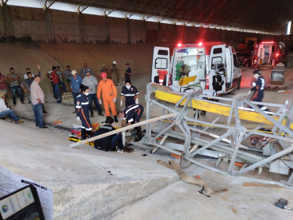 Um trabalhador morre e mais três ficam feridos após caírem de andaime dentro de um silo em Porto Nacional