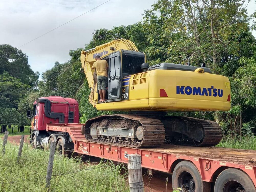 Máquina retroescavadeira avaliada em R$ 800 mil é recuperada na zona rural de Darcinópolis