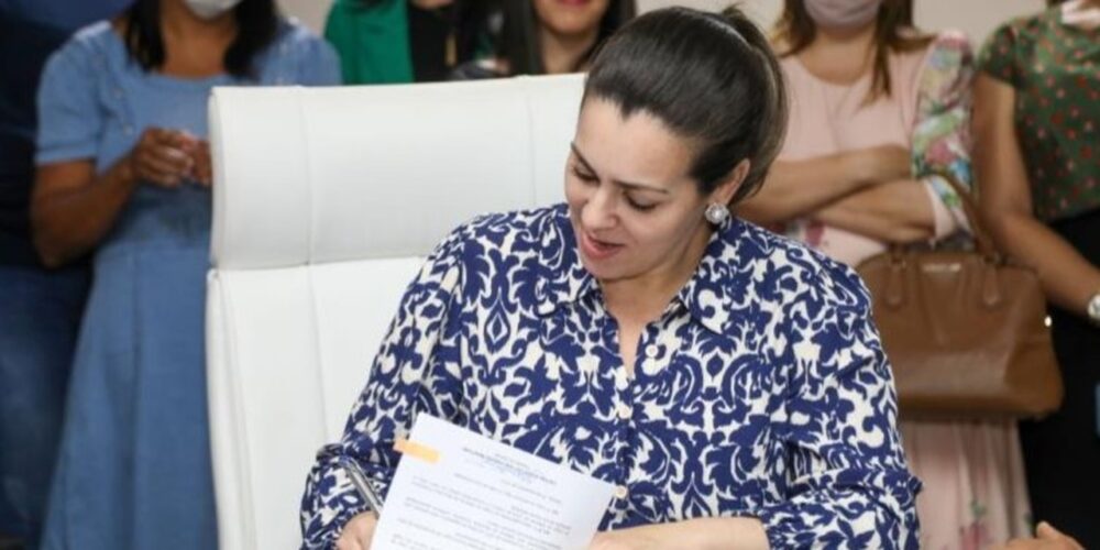 PRIMEIRA MÃO: Cinthia Ribeiro encaminha à Câmara de Palmas PL que reserva vagas de estacionamento para pessoas autistas