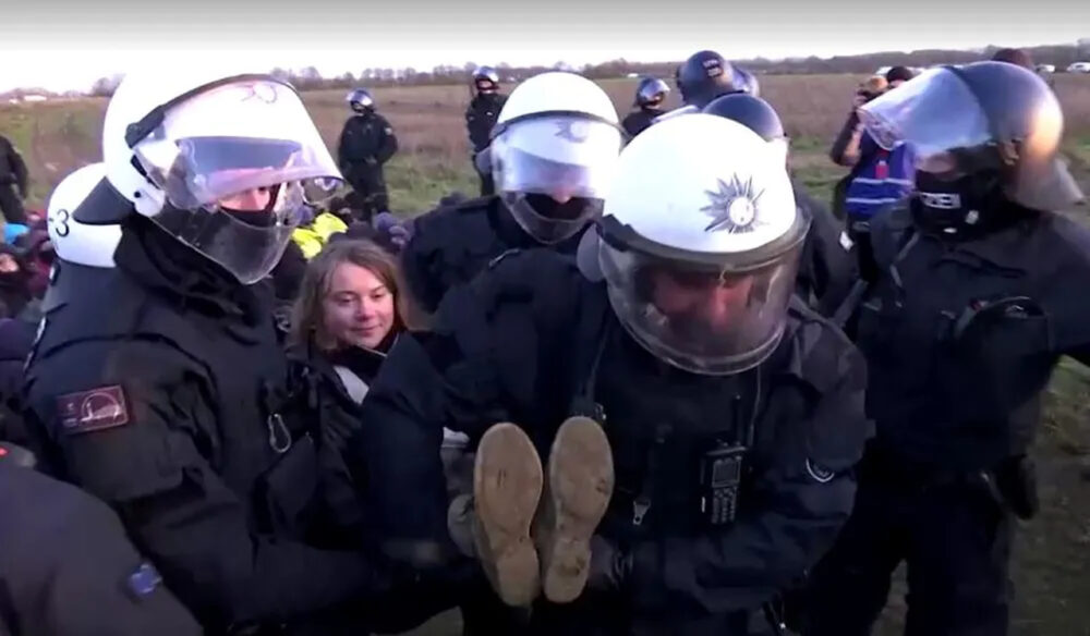 [Vídeo] Greta Thunberg, ativista climática, é presa após protestar em mina de carvão da Alemanha