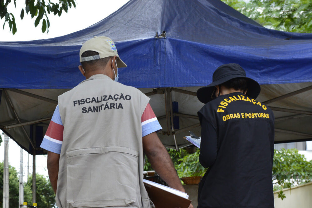 Prefeitura de Palmas retira tendas instaladas irregularmente em calçadas do setor Santa Fé