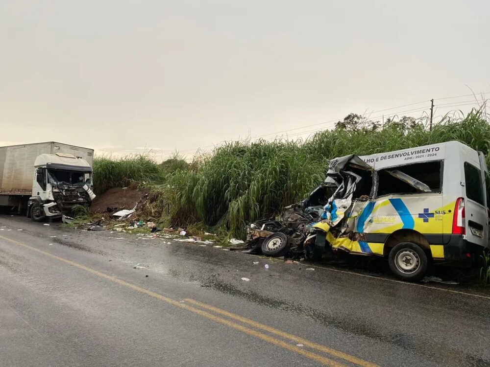 Motorista do caminhão envolvido na batida que deixou 12 pessoas mortas na TO-280 deve responder por homicídio culposo e lesão corporal