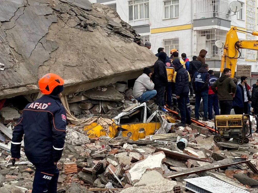 Terremoto de magnitude 7,8 na Turquia é o mais forte desde 1939