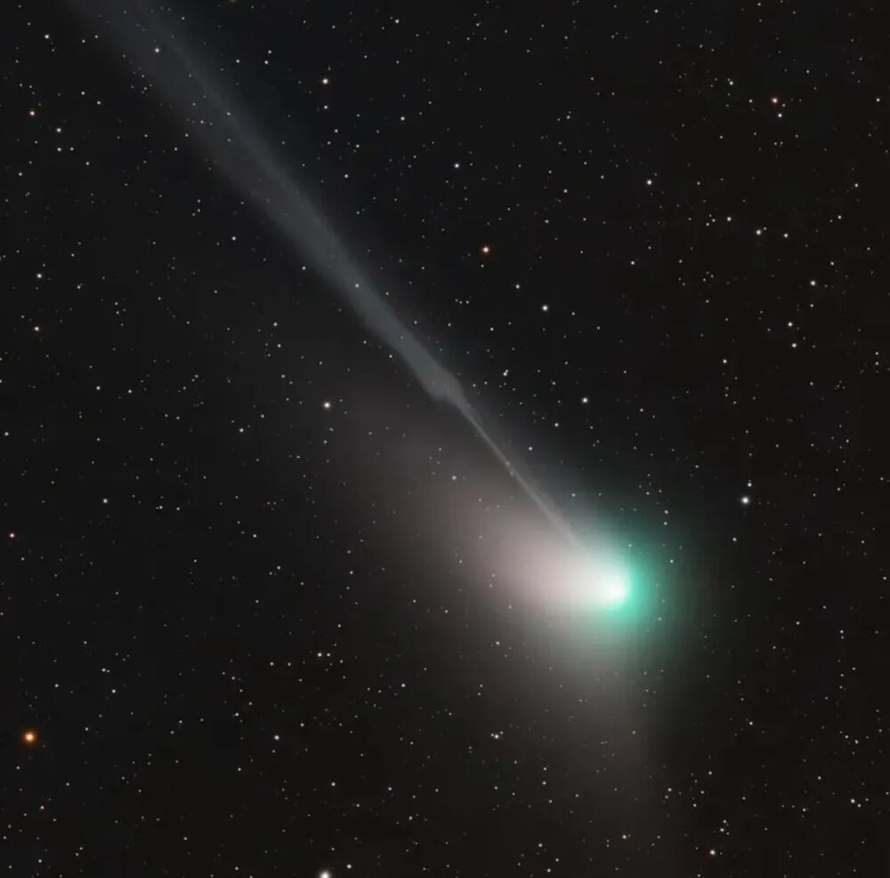 Saiba como ver o cometa verde que está de passagem pelo céu do Brasil