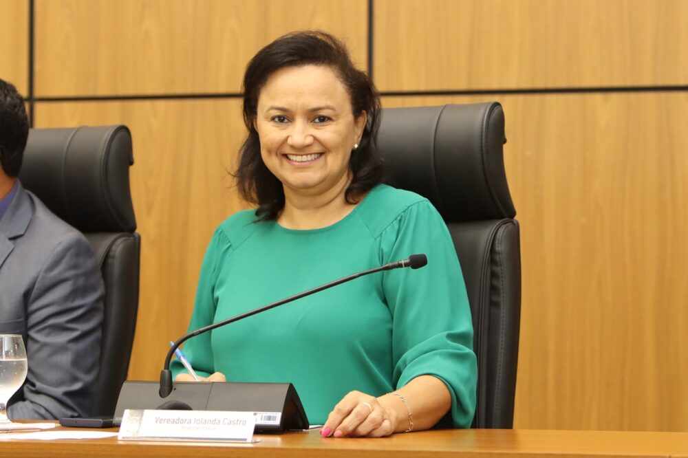 Atendendo demandas da população, Vereadora e Professora Iolanda Castro requer roçagem e limpeza nas Arnos, em Palmas