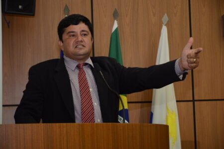 Rogério Freitas solicita revitalização da sinalização de trânsito