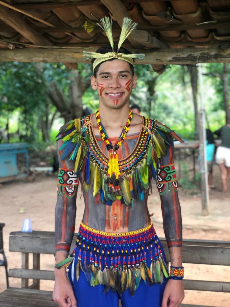 Tocantins tem o primeiro indígena a passar em medicina e cerimônia é realizada em comemoração