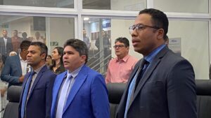 Vereador Daniel Nascimento prestigia posse dos parlamentares suplentes, Nego e Josmundo: ''Homens do povo, que se esforçam para atender às necessidades das pessoas que precisam''