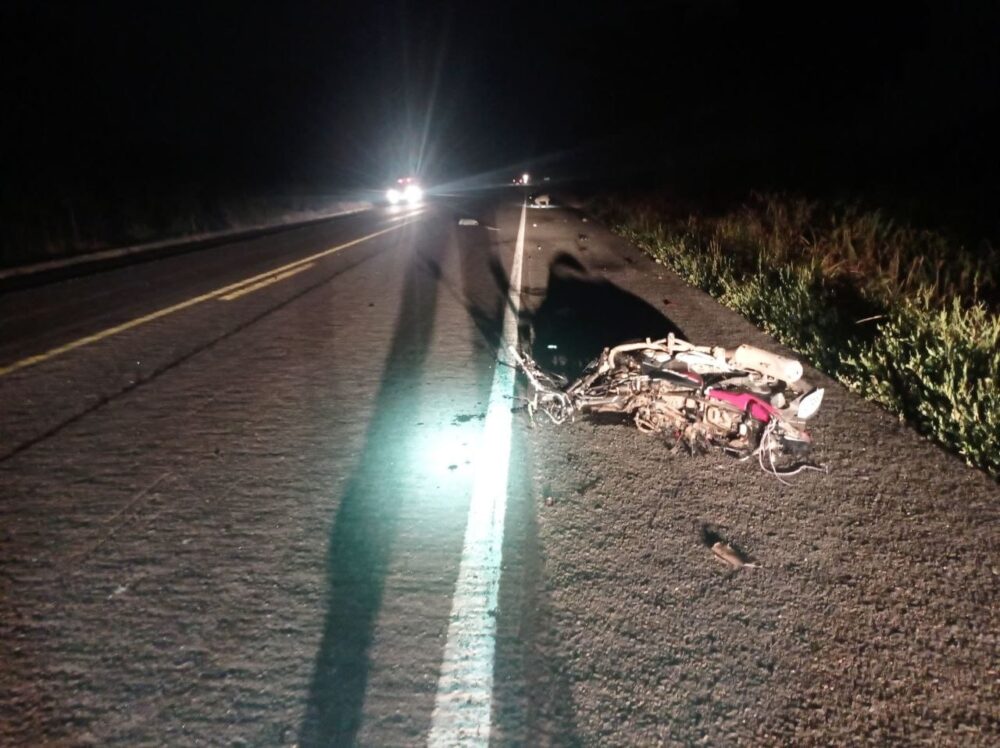 Motociclista de 32 anos morre após bater de frente com carro na BR-153, em Guaraí