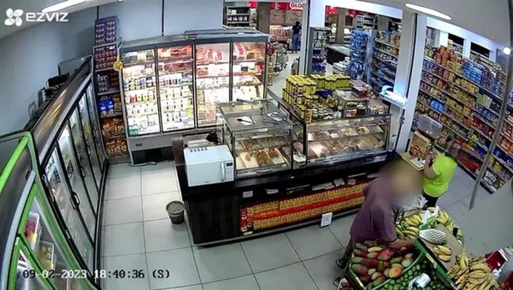 Médico de 78 anos esconde celular entre bananas dentro de um supermercado e é indiciado por furto em Palmas