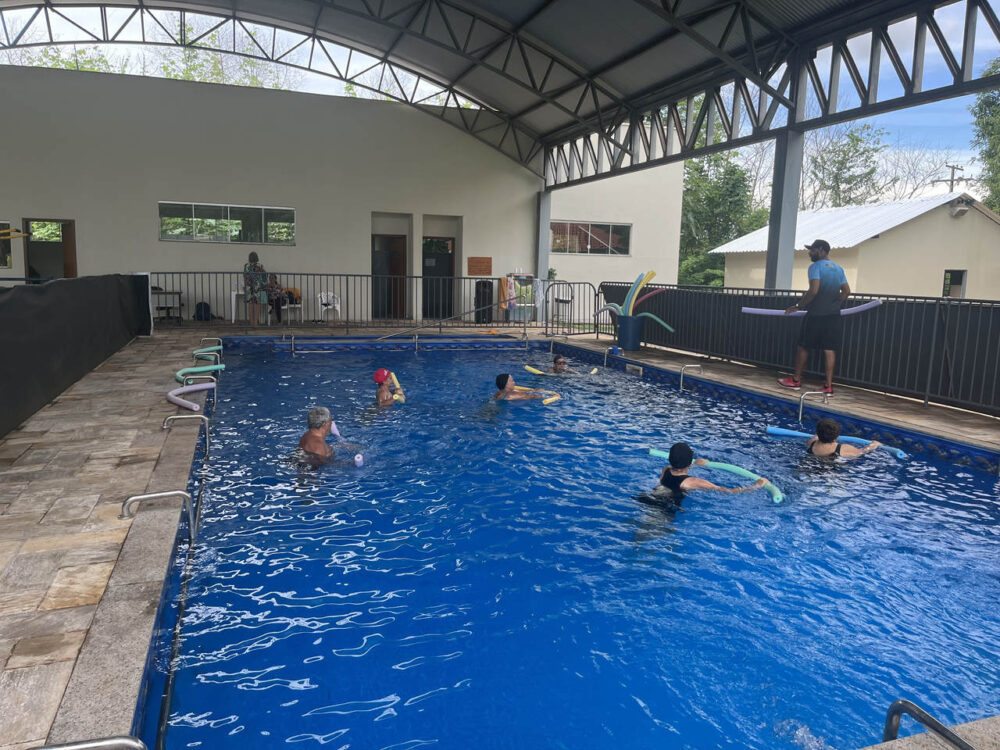 Aulas de hidroginástica no Parque da Pessoa Idosa de Palmas são reativadas