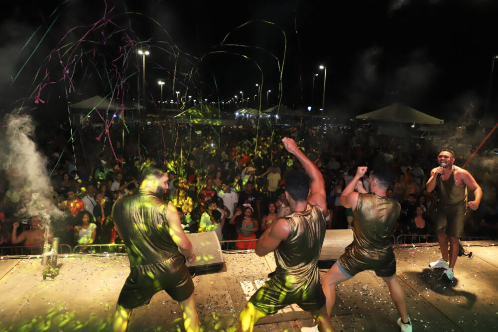 Folia em Araguaína: Baile TDB abre programação de carnaval e leva multidão à Via Lago