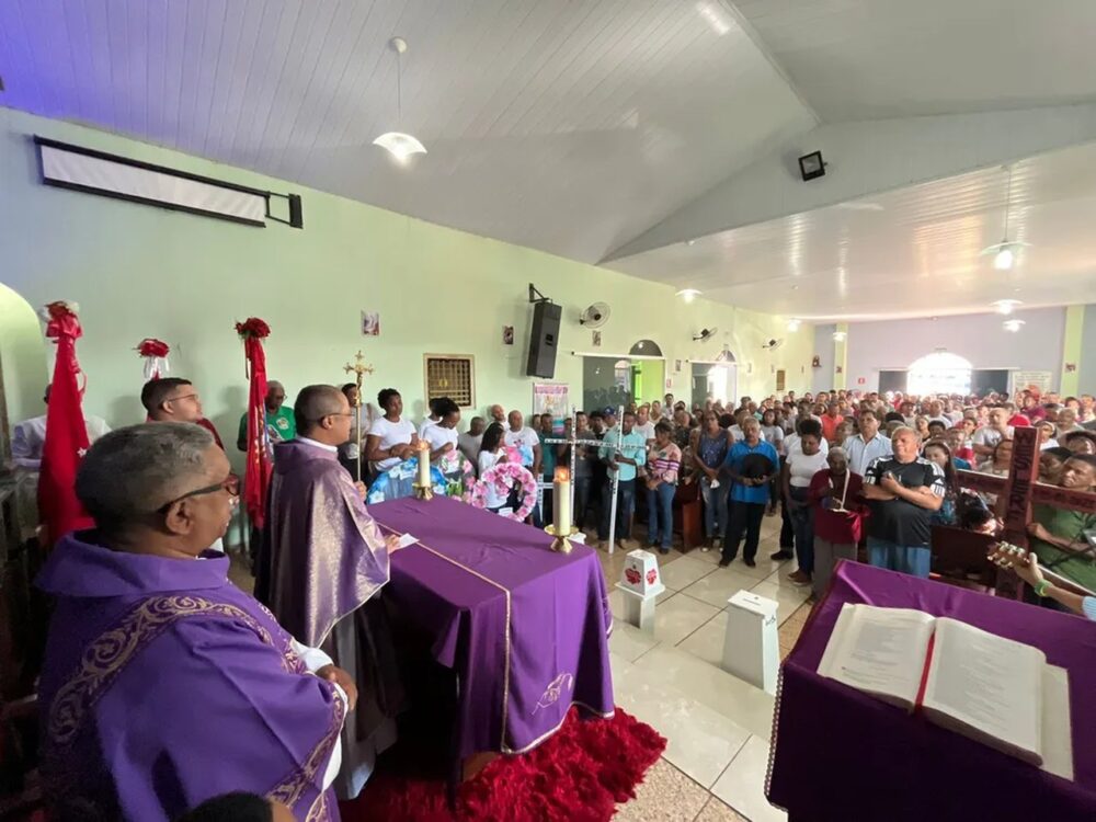 Em Almas, familiares das 12 vítimas que morreram em trágico acidente fazem missa de 7º dia