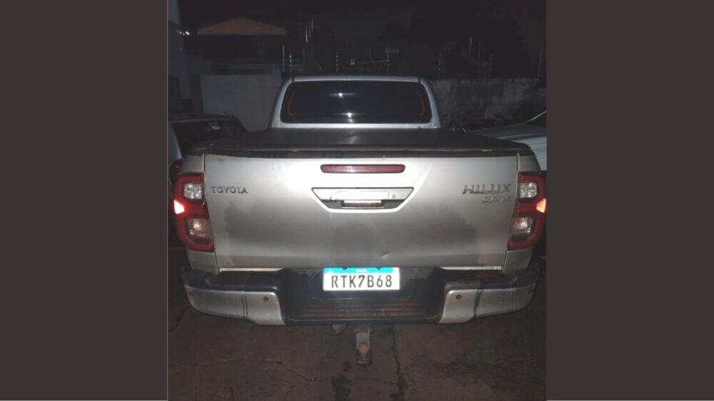 Caminhonete com placa clonada é encontrada pela PM enquanto condutor aguardava balsa para sair da cidade de Caseara; veículo e autor foram apreendidos