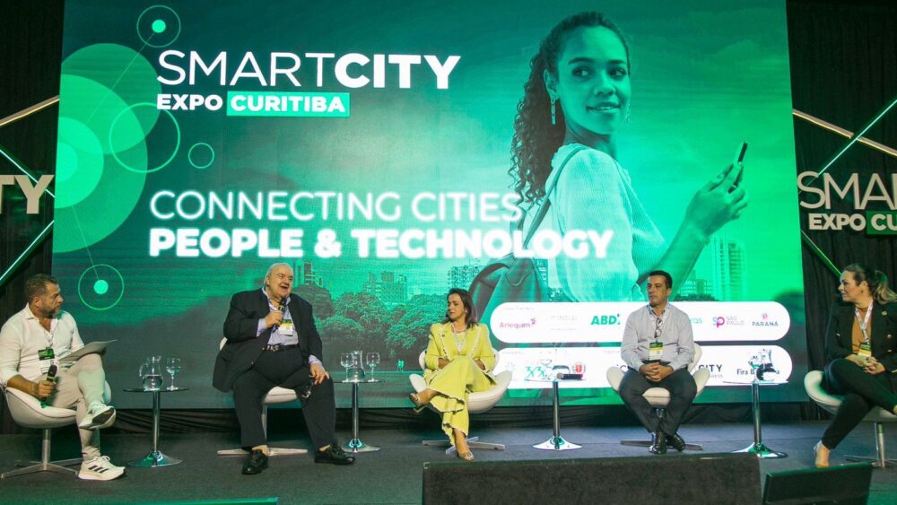 No sul do país, prefeita Cinthia Ribeiro participa da Smart City Expo Curitiba
