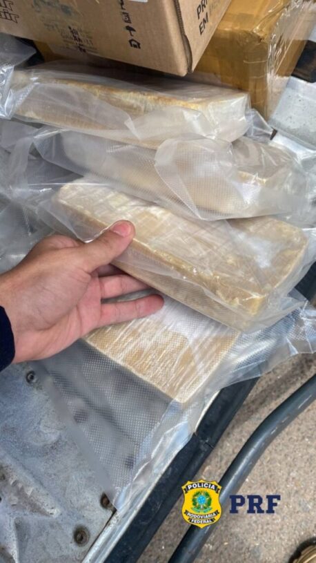 PRF apreende 5 kg de pasta base de cocaína enviados por uma empresa de peças veiculares cuiabana em Guaraí