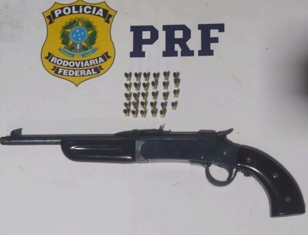 Homem é preso em flagrante pela PRF portando arma artesanal com munições em Guaraí