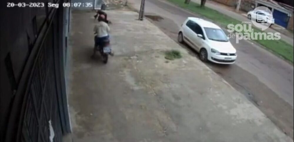 [VÍDEO] Imagens mostram momento em que jovem baleado tenta fugir de atirador no setor Aureny III, região sul de Palmas