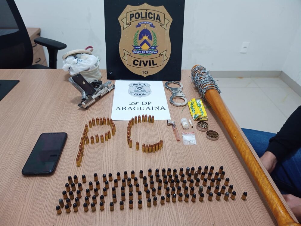 ARMA DO THE WALKING DEAD: Homem que dava tiros pra cima para intimidar vizinhança é preso pela Polícia Civil com drogas, armas e munições em Araguaína; uma das armas encontradas era igual a da série de zumbis