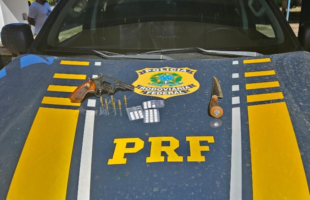 Homem é preso pela PRF transportando arma, drogas e munições em um caminhão próximo à Guaraí