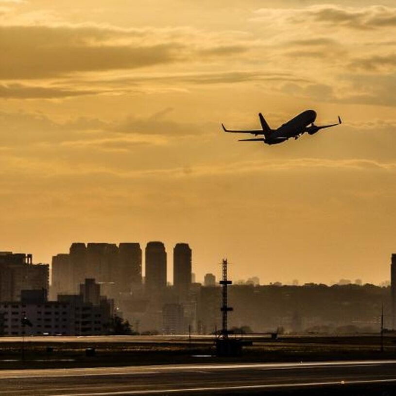 Governo lança programa com passagens aéreas a R$ 200; veja quem tem direito