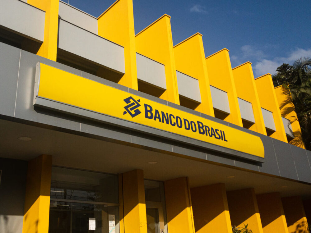 Oportunidade! Banco do Brasil encerra hoje inscrições para 6 mil vagas e salário de R$ 3,6 mil