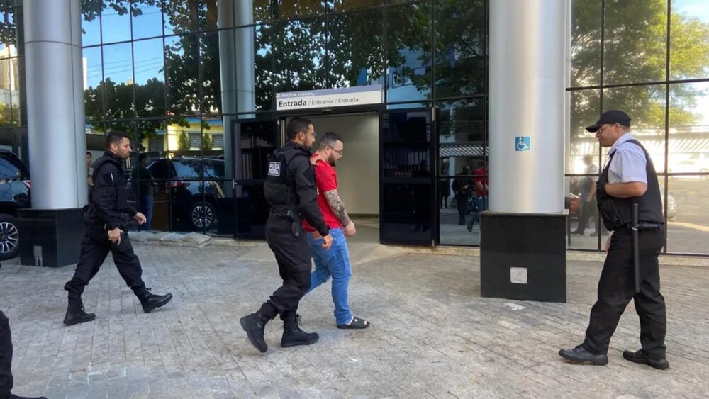 Nove pessoas entre os suspeitos de planejar morte de Sérgio Moro e outros agentes públicos são presas pela PF