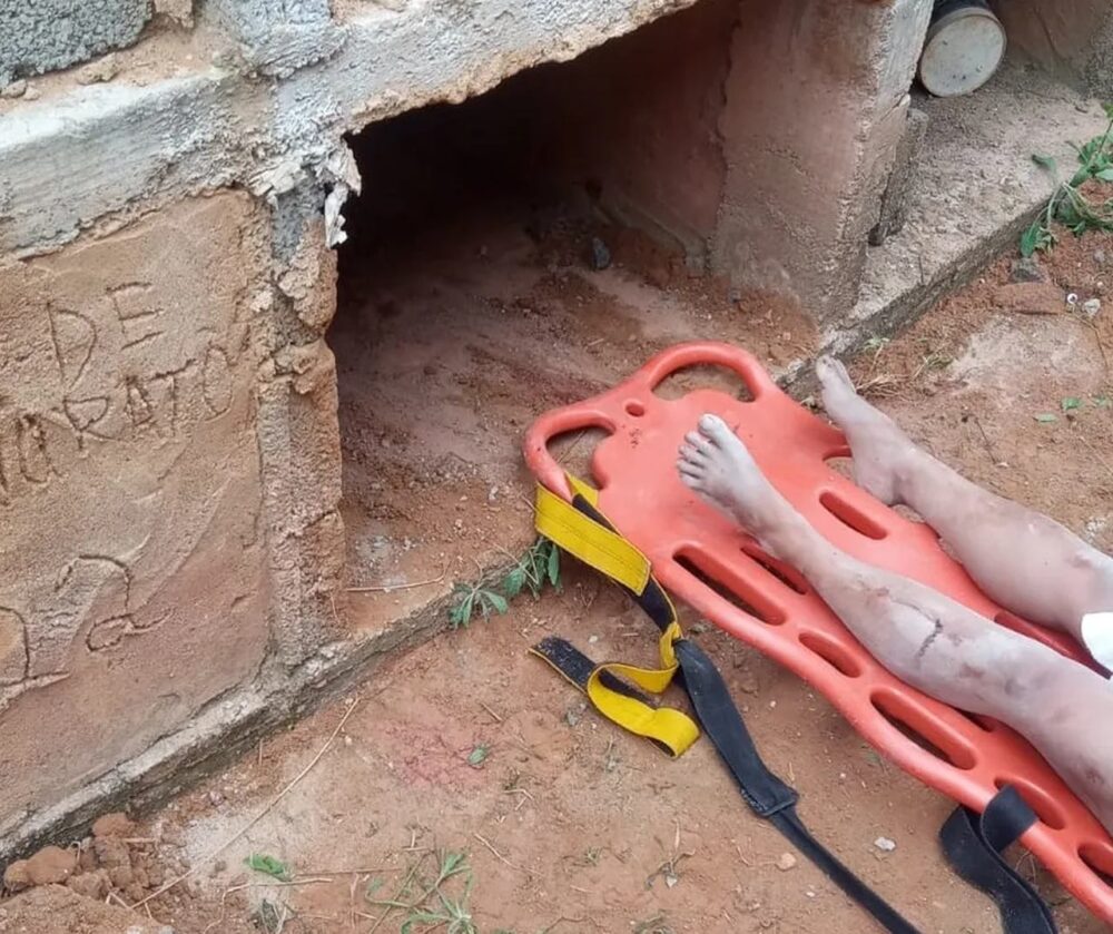 VÍDEO: Mulher pede socorro e é resgatada de túmulo no interior de MG