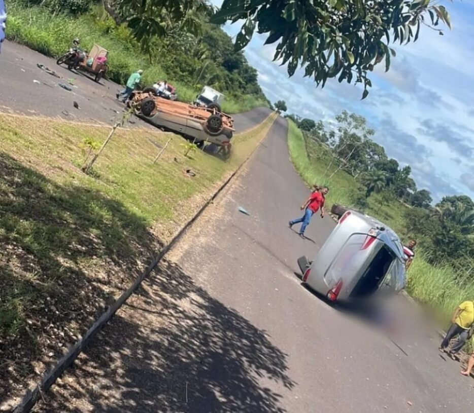 Grave acidente entre dois carros deixa um homem morto no Bico do Papagaio