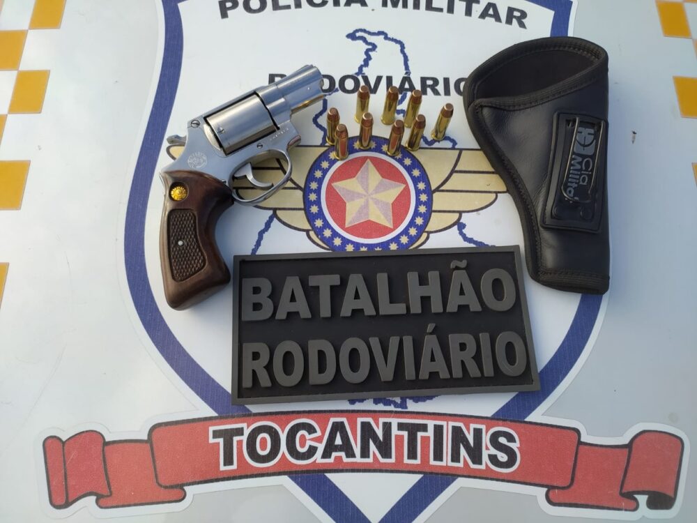 Após tentar fugir e esconder revólver na prateleira de um supermercado, homem é preso pela PM em Araguaína