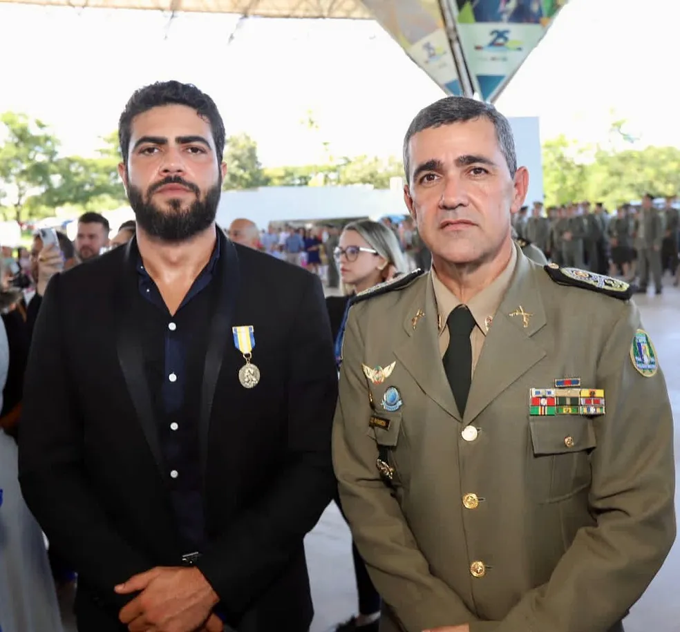 Henrique e Juliano recebem Medalha Tiradentes, maior honraria da PM, durante solenidade em Palmas