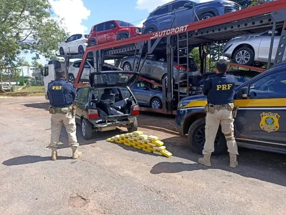 Mais de 30kg de drogas foram apreendidos pela Polícia Rodoviária Federal dentro de um caminhão em Guaraí