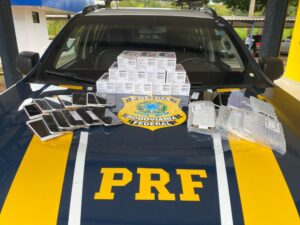PRF encontra e apreende em ônibus, mais de 70 mil comprimidos de substância não identificada ou aprovada pela Anvisa e mais de 40 celulares em Guaraí