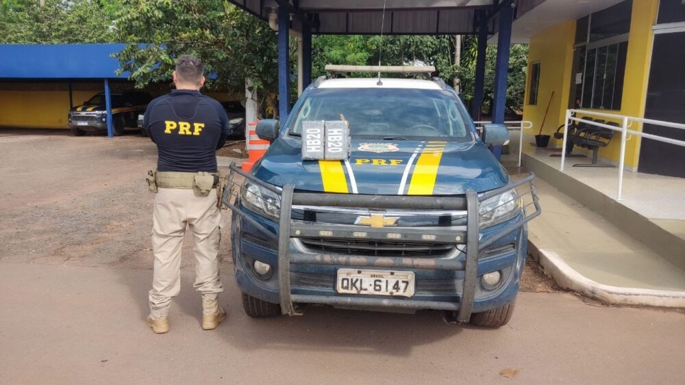 Mais de 10kg de drogas são apreendidos dentro de um carro no km 666 da BR-153, em Gurupi
