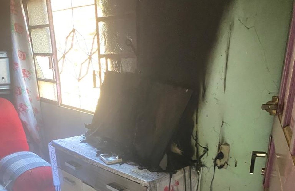 Casa é atingida por incêndio em Gurupi e bombeiros suspeitam que uma tomada pode ter começado o fogo
