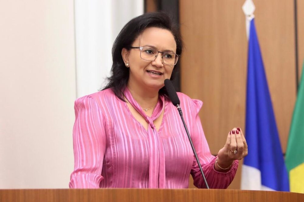 Vereadora Professora Iolanda Castro propõe Sessão Solene em homenagem aos Biomédicos