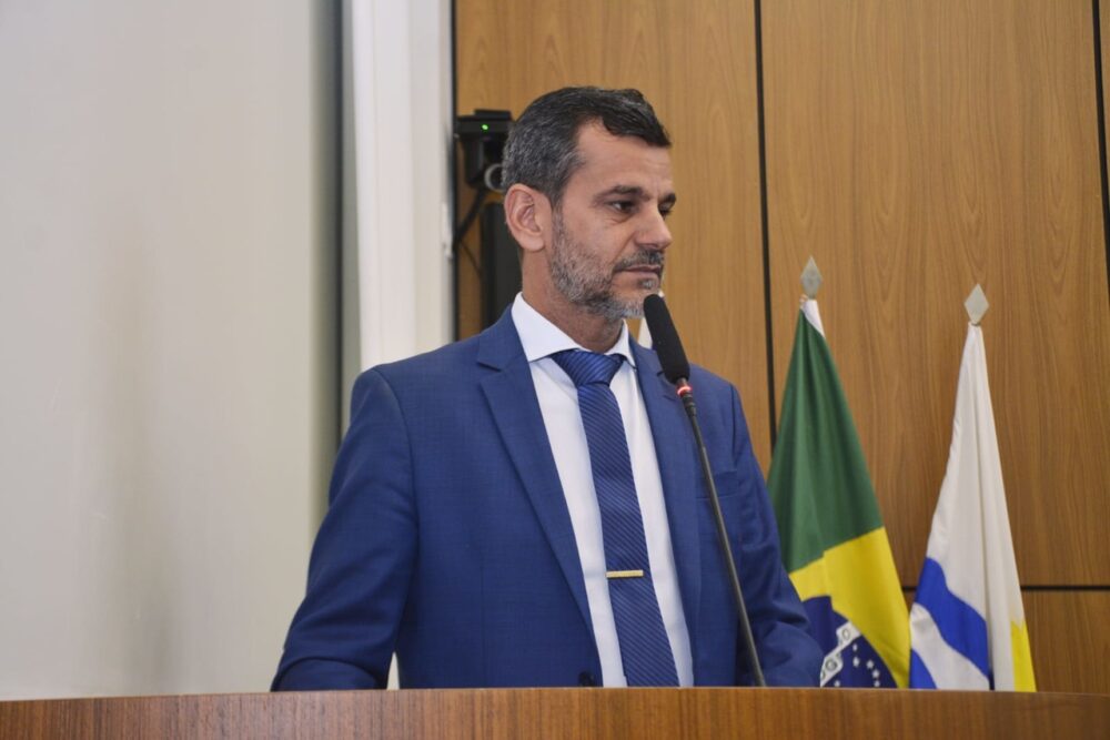 Vereador Mauro Lacerda apresenta requerimentos e projeto de lei que visa garantir a segurança das crianças nas escolas