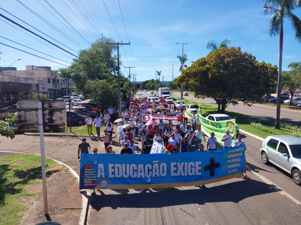Sintet adere à greve nacional da educação e realiza ato público em várias cidades do Tocantins