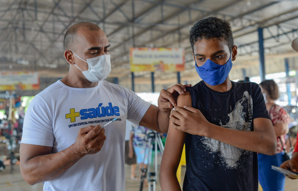 Imunização: Feira do Jardim Aureny I recebe equipe de vacinação para influenza e covid neste domingo, 23