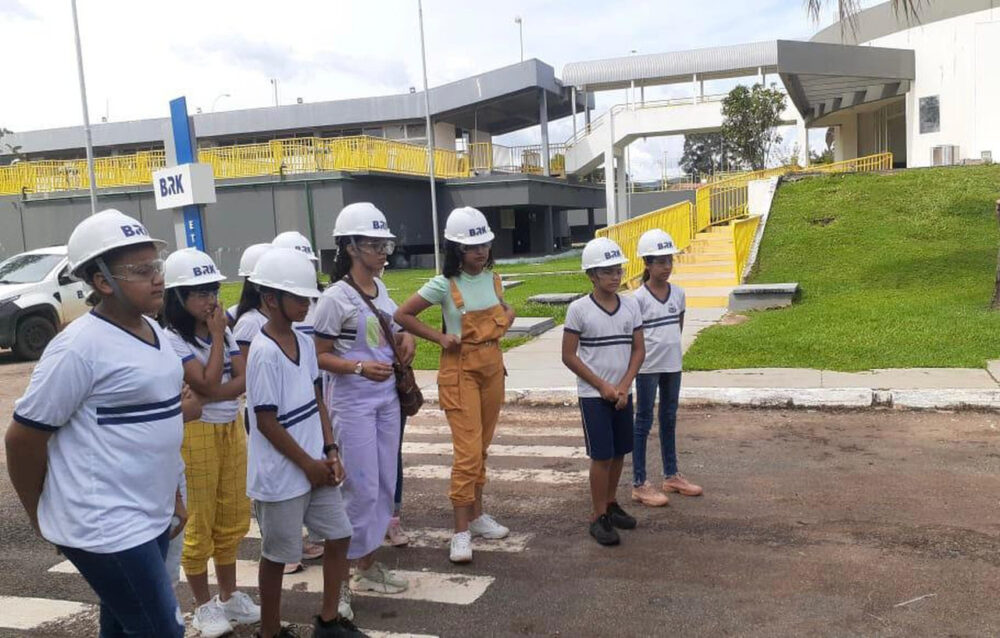Em Palmas, alunos da ETI Luiz Nunes visitam concessionária de tratamento de água e esgoto