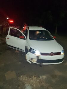 Dois homens são presos em Araguaína por dirigirem embriagados; um deles estava armado e se chocou contra a parede de uma casa