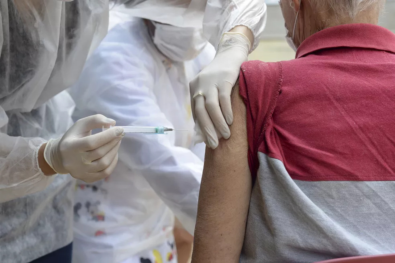 Vacinação para gripe e Covid-19 segue em andamento em Palmas; confira postos e imunizantes desta semana