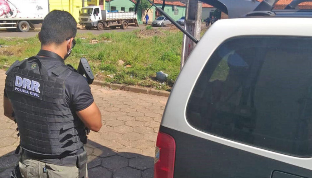Joalheria é assaltada em Araguaína e investigações apontam ex-funcionário como mentor do crime; ele e outro homem foram indiciados