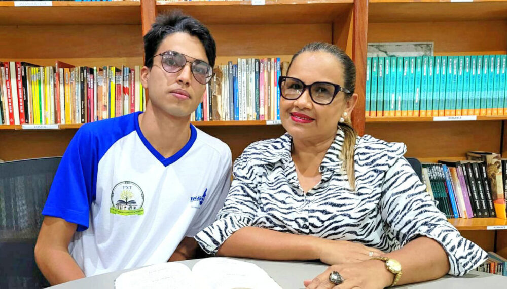 Incentivado pela mãe, filho torna-se campeão de notas altas em escola de Nova Rosalândia