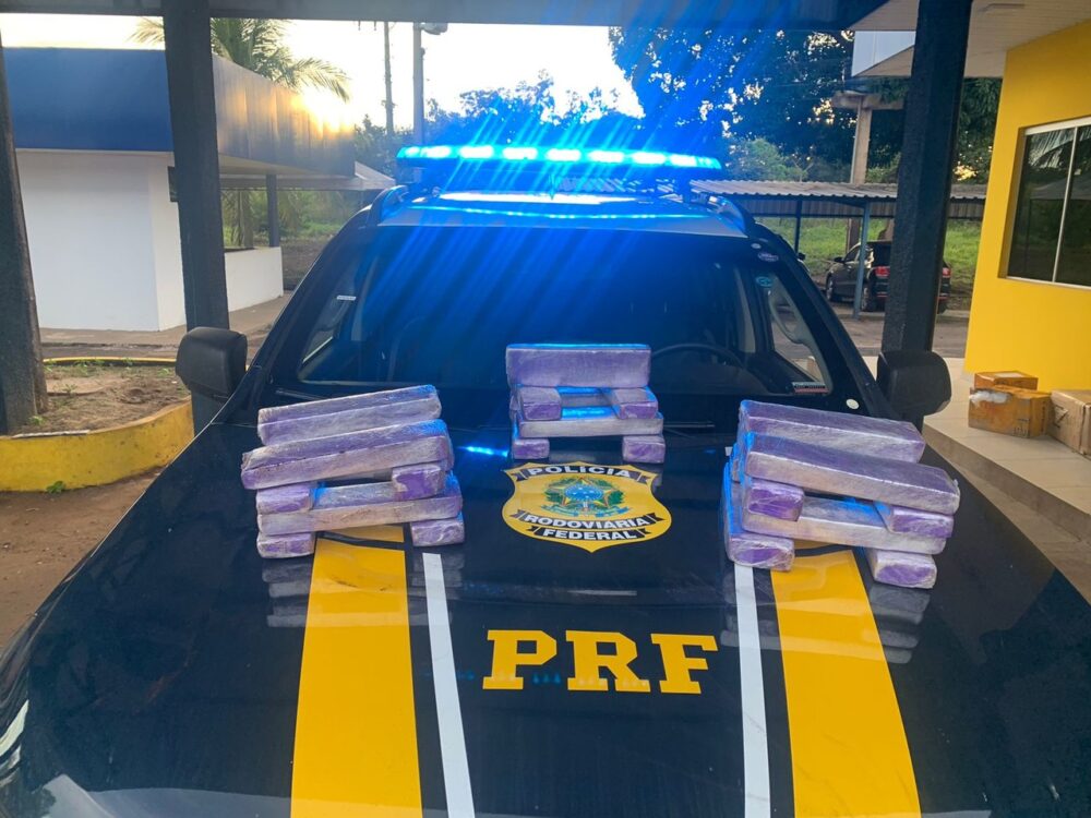 PRF encontra mais de 15 kg de substância análoga a maconha no bagageiro de um ônibus em Guaraí